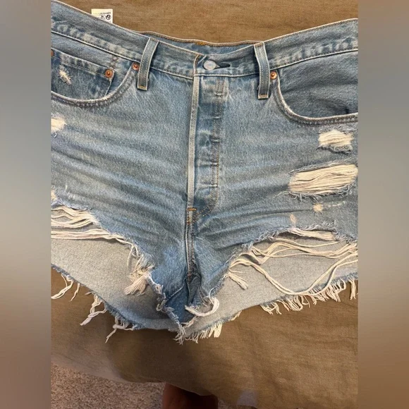 Levi’s 501 distressed Jean shorts - Picture 3 of 9